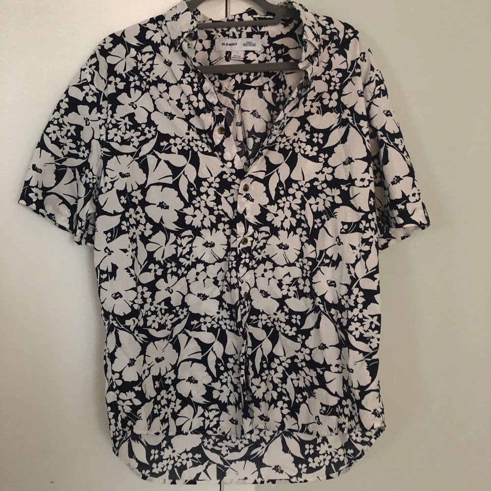 Old Navy Floral 🌸 Shirt Sz L